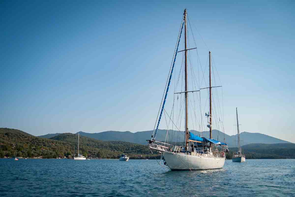 Can a Monohull Yacht Survive Rough Seas?