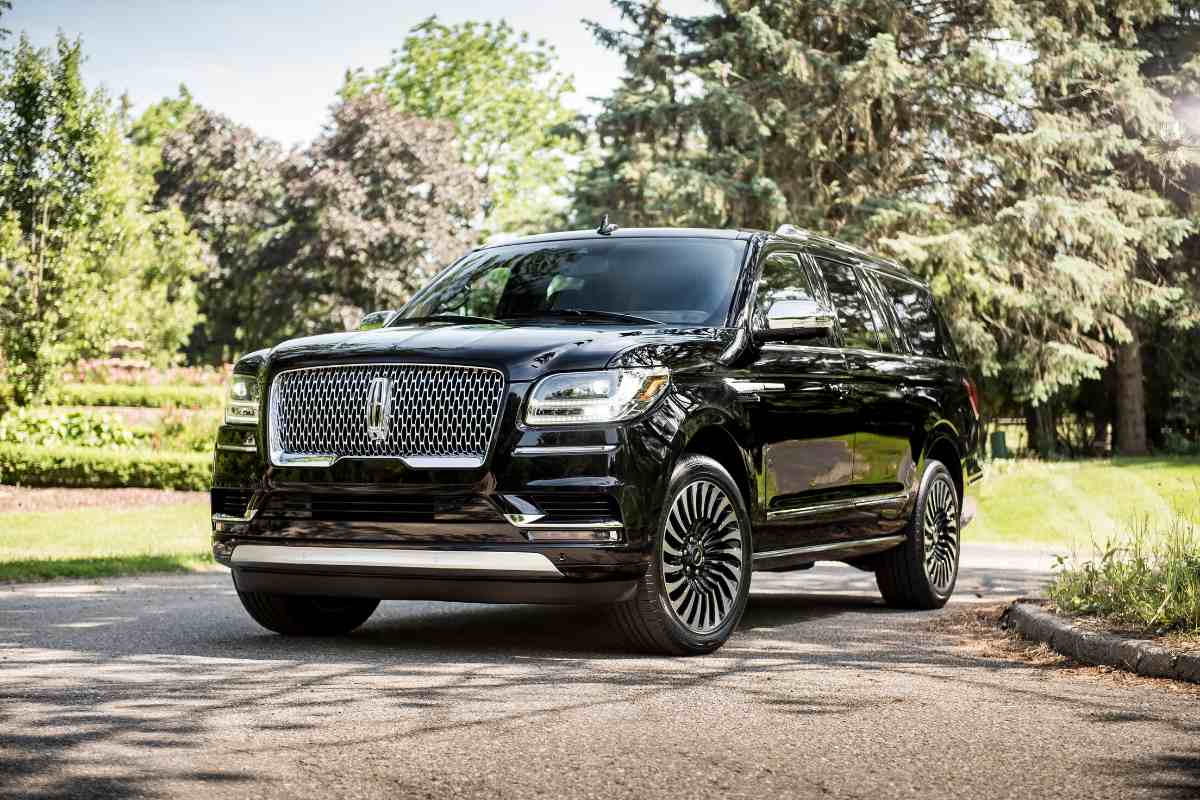 Towing Capacity: What Boats Can a Lincoln Navigator Tow?