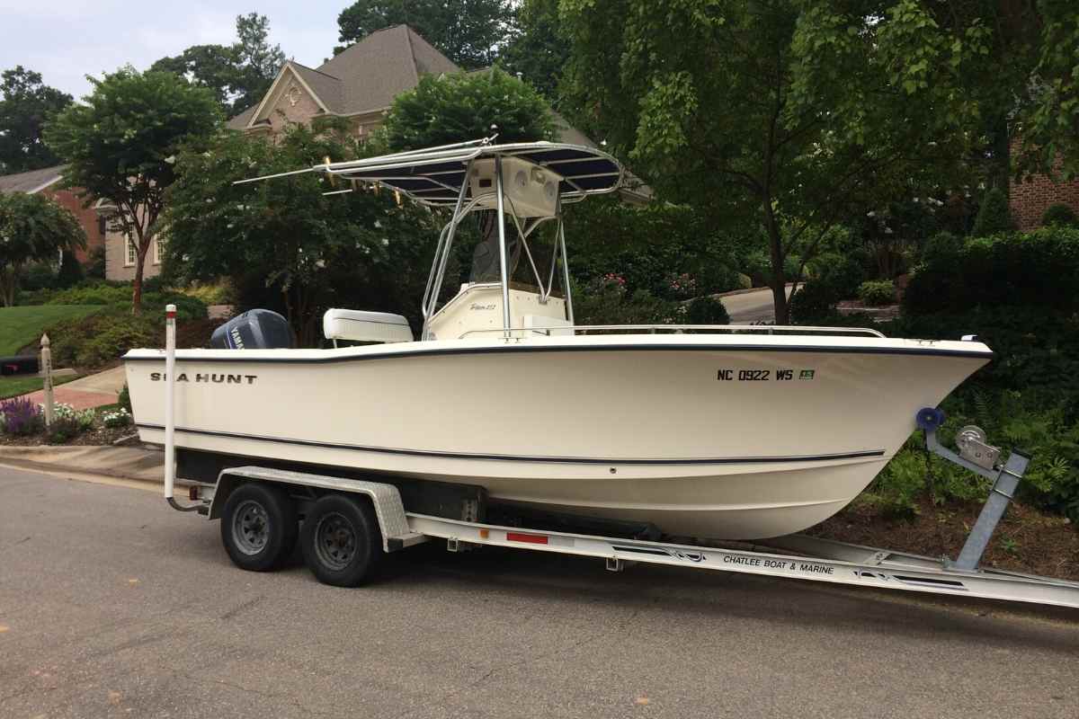 21 Foot Center Console Boat by Sea Hunt Boats