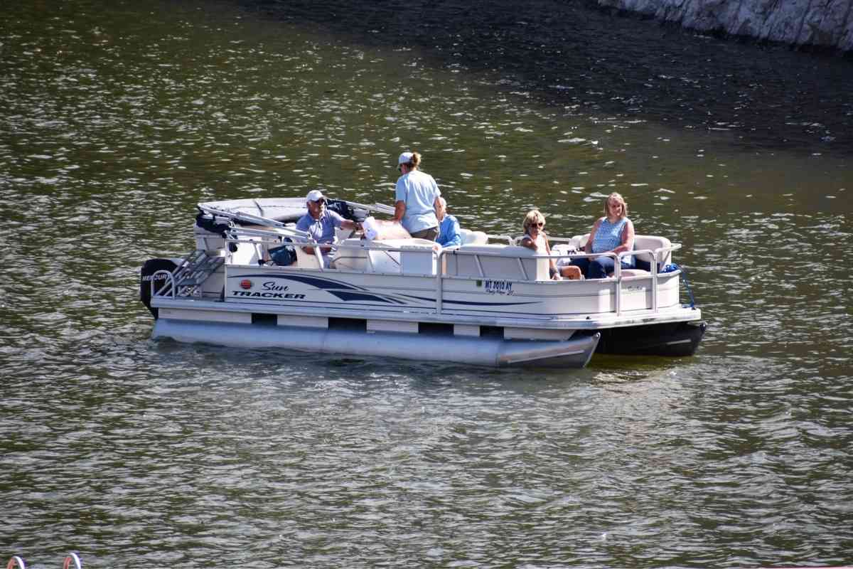 What To Avoid When Buying A Pontoon Boat 1