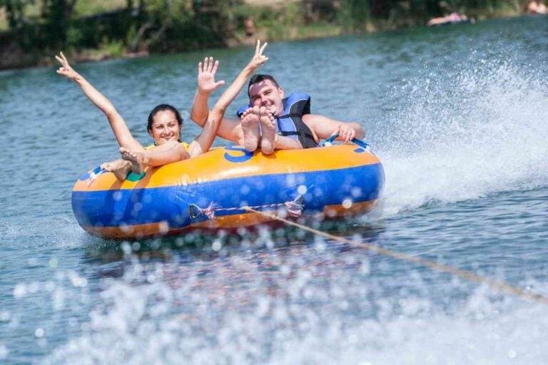 5 Best Towable Boat Tubes the Entire Family Will Enjoy!