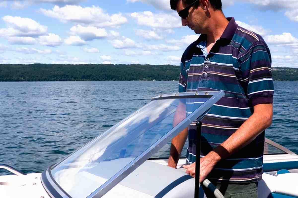 How to Drive a Deck Boat: Tips and Tricks