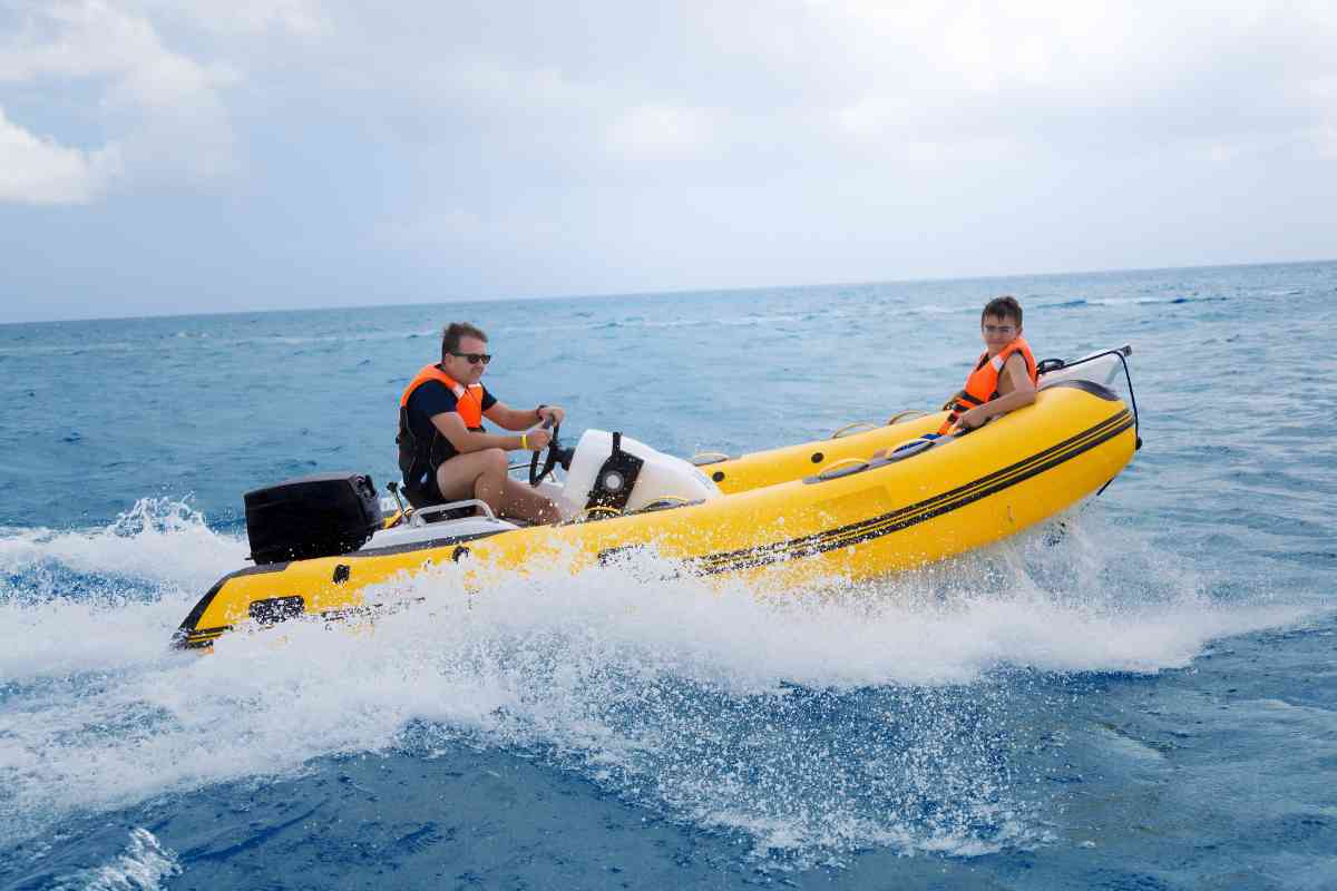 16 Best Air Pumps for Inflatable Boats [2023 Edition] 1