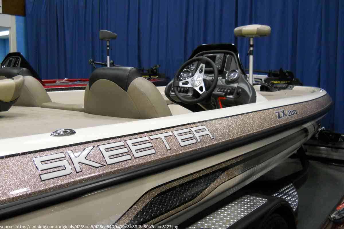 Why Are Bass Boats Sparkly? The Science Behind Their Shiny Appearance 1