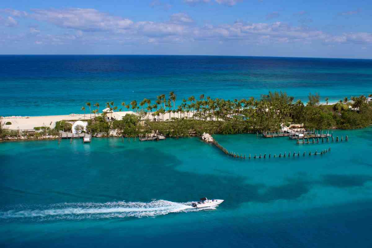 Best Boat Rental in Nassau Bahamas: Explore the Islands in Style! 4
