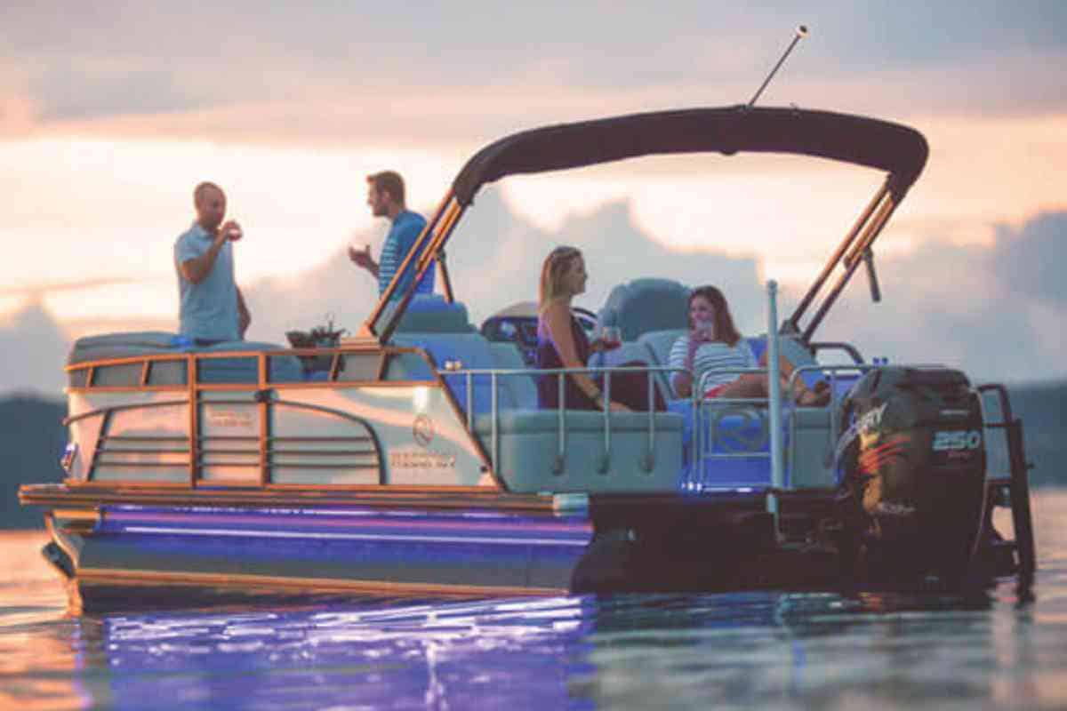 Best Lake Boats: Top Picks for Smooth Sailing on Calm Waters 5