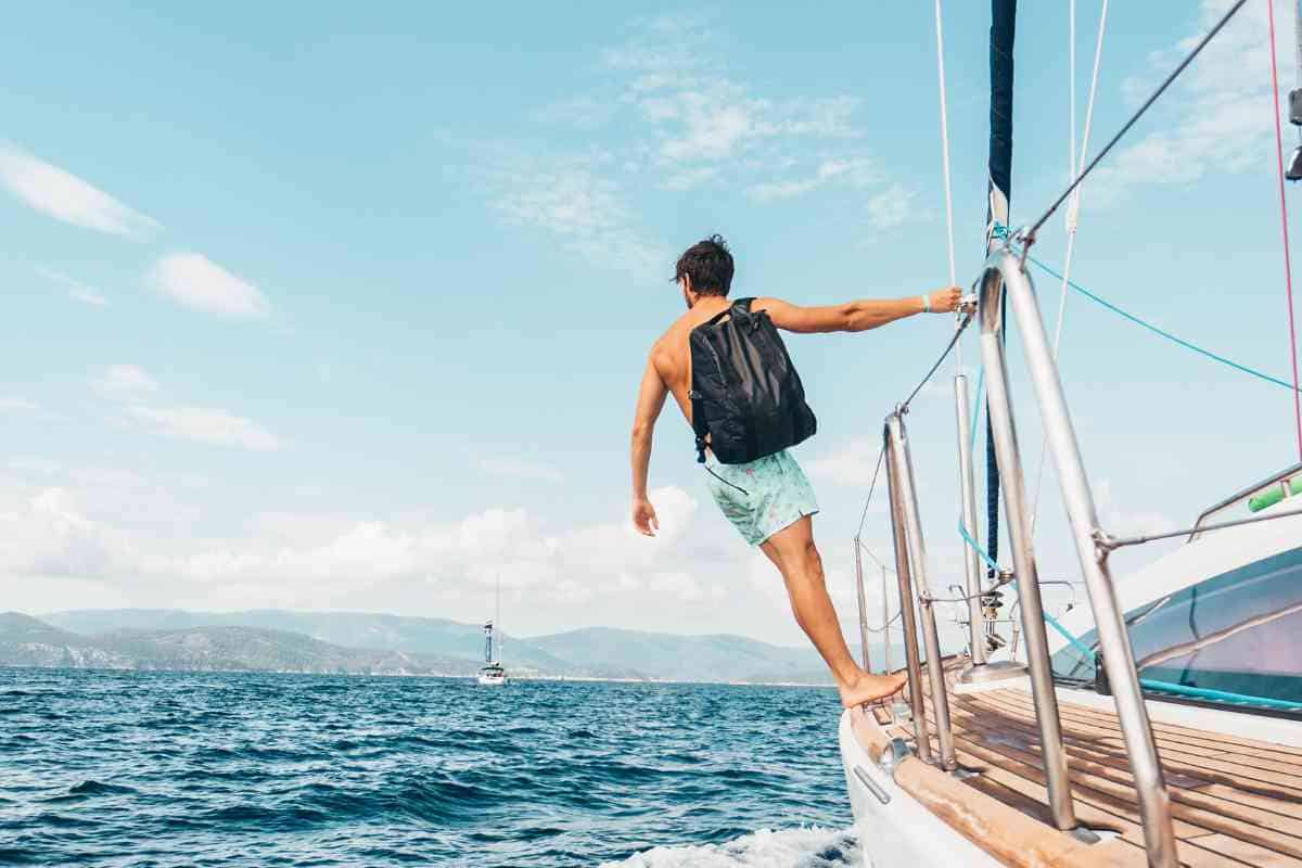How Much Does It Cost to Rent a Sailboat? A Comprehensive Guide. 4