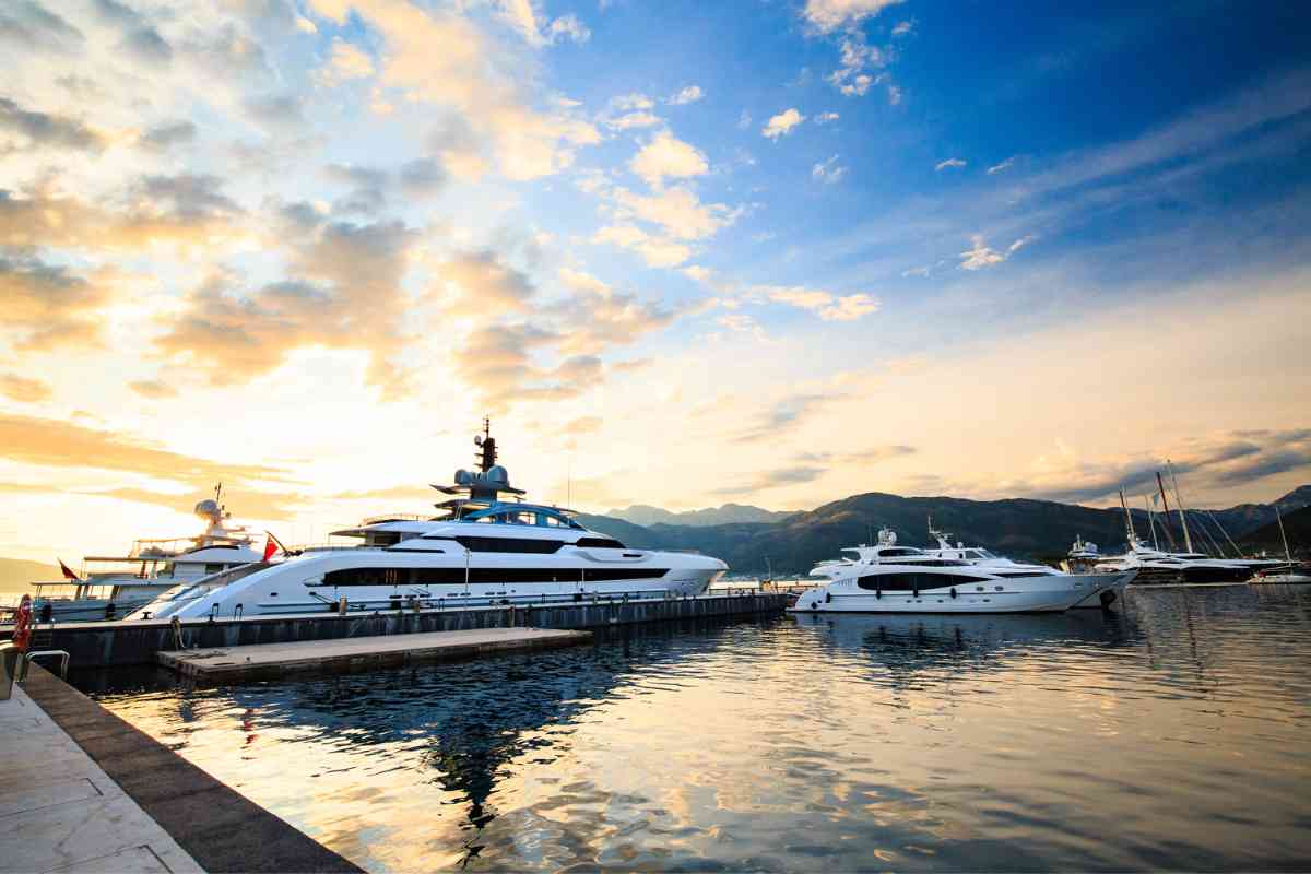 How Much Does a Yacht Salesman Make: A Comprehensive Guide 5