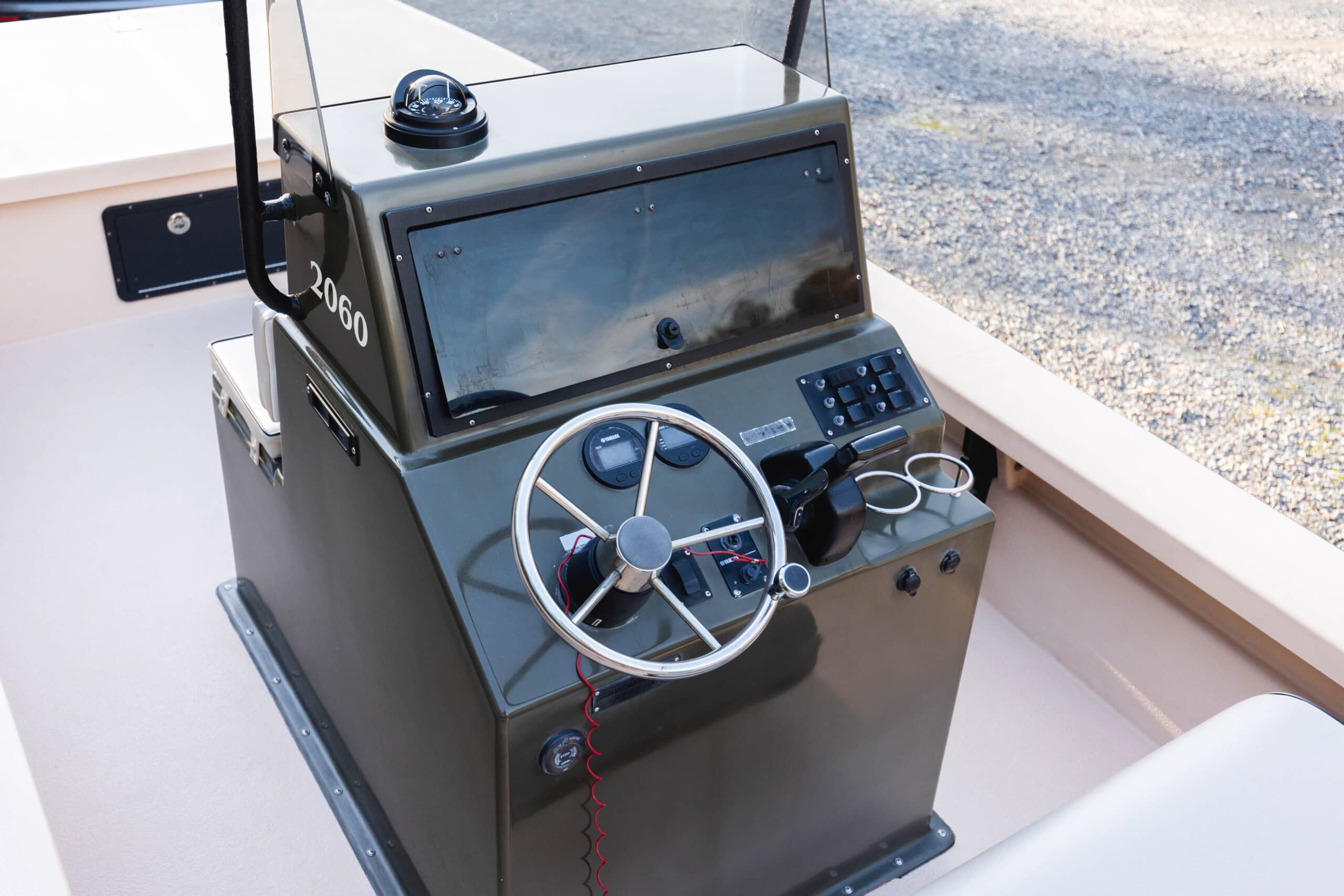 Bay Rider Dask and center console
